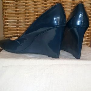 Nine west wedge patent shoe, size 11, deep ocean blue